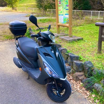 スクーターが好きです。 DIO（50cc ）アクシスz（125cc）に乗ってます。  低浮上