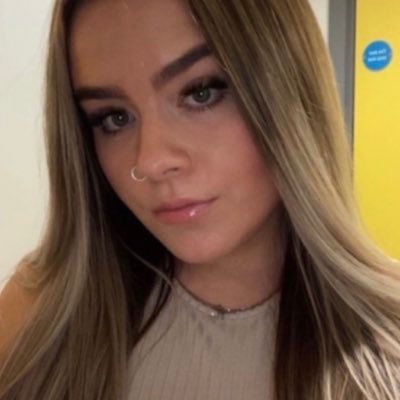 MollyzDavies's profile picture. Currently studying TV and Radio Production at Salford University. Aiming to work in TV Production🎞️📽️💡✨