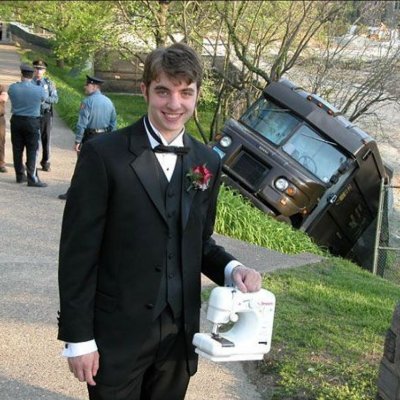 porkupajnn's profile picture. Η πόλη έπεσε και είμαι ακόμα ζωντανός