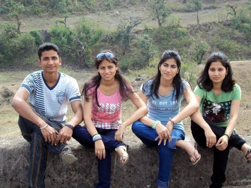 nidhibhalla16's profile picture. 