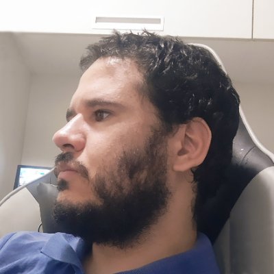 Designer Gráfico e Artefinalista 
Fanboy de Street Fighter e
leitor de  One Piece.
Saiba que 90% do que eu escrever aqui no twitter é puro humor.