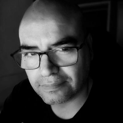 INTJ, transhumanista, animalista, nerd, ateo, Star Wars fan, geek y (ojalá), algún día, una consciencia virtual.
Instagram: @yougarmendia