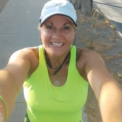 Ing. en Administración de Empresas,deportista,
curiosa,luchadora,amo a mi familia,los animales,la verdad,la libertad,la justicia y más...