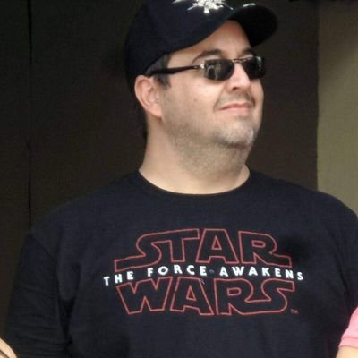 LordPocho's profile picture. Soy tapatío, adicto al café, los habanos, el whisky y la buena comida. Geek y Marketero de corazón.