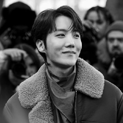 NAPLES📌
Studio 🇨🇳 e 🇰🇷
BTS ARMY 💜 ~ HOBI ~
SKZ STAN ❤️‍🔥~ FELIX ~ 
널 위한 fight, we'll shine ✨
she/her