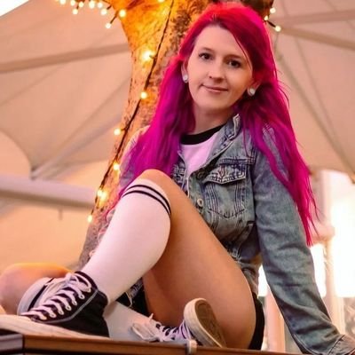 🎵Musician & Dancer 📺 Twitch Streamer 🌏 Australia
(Formerly @Rachael_Nadine)