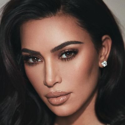 — Daily updates about Kim Kardashian and her family! 🤍 Subtitles in 🇺🇲 and 🇧🇷.