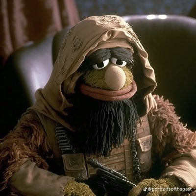 thiccbolshevicc's profile picture. deadlifting in the clown motel