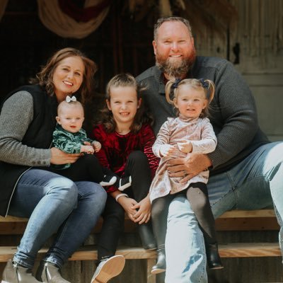 Follower. Leader. Husband. Father. Educator. Current Chip Gaines Impersonator. #BoomerSooner #GoPackGo