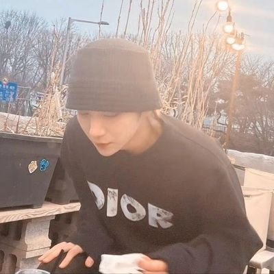 Kaoyi12's profile picture. peace&love