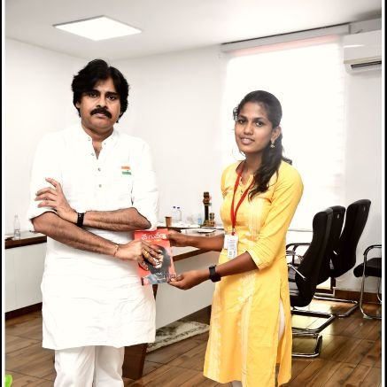 HINDUPUR Constistancy 🚩

JanaSenaParty🇮🇳

The Man Who Made me Think About society Nd politics @Pawankalyan ❤‍🩹

Working At @Janasenaparty Women wing ✊