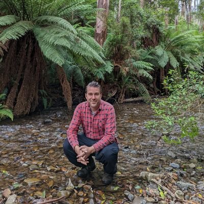 Riparian ecologist, lover of plants, Hawks tragic, working and living on Wurundjeri Country.