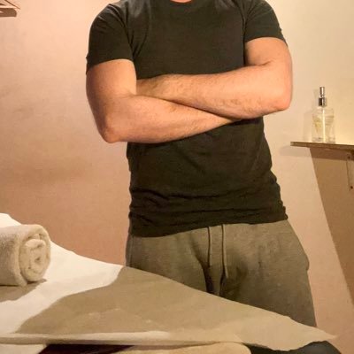 Trained Massage therapist. 18+ gay, bi or stra8 men. Full videos with a 40% Off and no PPV https://t.co/Sib9kW8oC3. Email:londonmassagesw@gmail.com