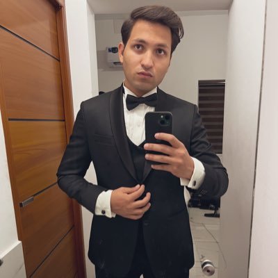 OwaizPawne's profile picture. Attached to nothing, connected to everything 🙆🏼‍♂️