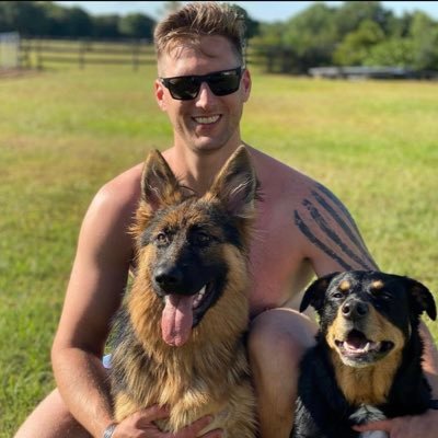 FavourOsaro9's profile picture. 