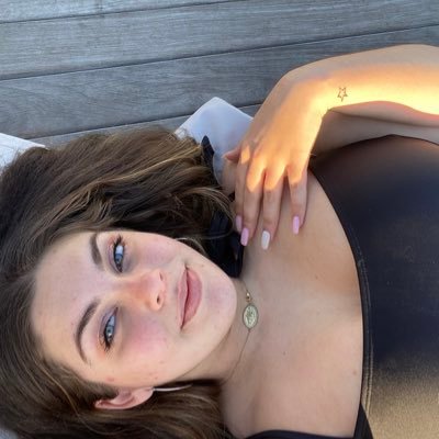 blaancagomezz_'s profile picture. punto y coma ; la vida sigue