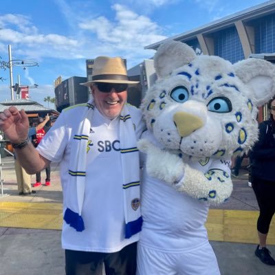 Now a voting American living in Orlando,Fl.🇺🇸 I speak Polish, they tell quite fluently after a couple of glasses of vodka 😜Support Leeds United FC.⚽️