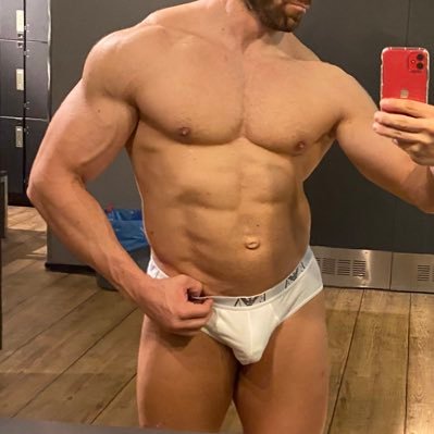 fitnesshunk_'s profile picture. Passionate about bodybuilding 🏋️‍♂️, sometimes I make time to entertain myself, discovering my hidden side 🧨🔥