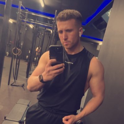 hesdenn's profile picture. Welsh 🏴󠁧󠁢󠁷󠁬󠁳󠁿