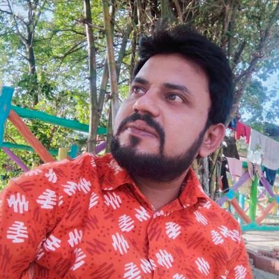 সহজেই আমি ভালোবেসে ফেলি, সহজে ভুলিনা কিছু- না-বলা কথায় তন্ত্রে তনুতে পুড়ি, যেন লাল ঘুড়ি একটু বাতাস পেয়ে উড়াই নিজেকে আকাশের পাশাপাশি।