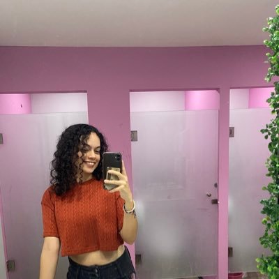 AngelaGslle's profile picture. 