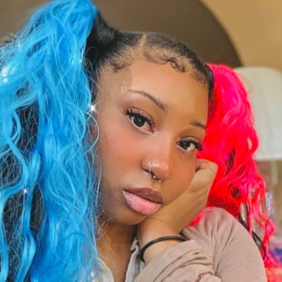 a living petal 🌺 / writer / author of Wet Sand in an Hourglass / curator of @thelitexhibit / ig: @ cinnxessa