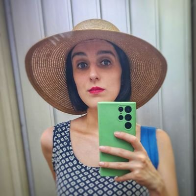 MaquiiEsquivel's profile picture. Y porque se ha salido de la infancia se olvida que para llegar al Cielo se necesitan, como ingredientes, una piedrecita y la punta de un zapato.
