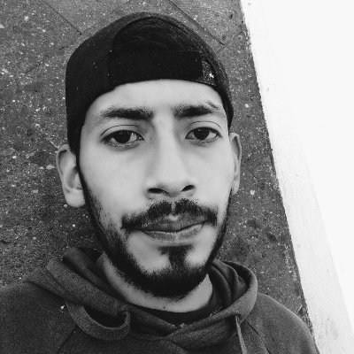 Twitteo los fines de semana, y en vacaciones si ando de ocioso. Los domingos lavo ropa ajena.