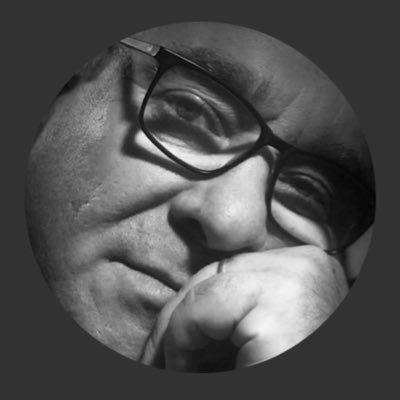 Master internacional en parapsicología. Terapeuta holístico, reflexologo. Maestro sanacion chamánica..