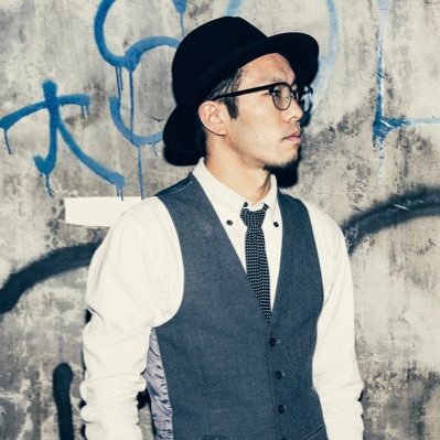 KabadieCarolan's profile picture. ロカビリーバンドCAROLAN'S（@CAROLAN_S_ カロランズ）でウッドベースの横でギターボーカルをしています/マイクの高さは電車の吊り革と同じ/ 1956 Gibson Lespaul goldtop/MV集は固定ツイートから