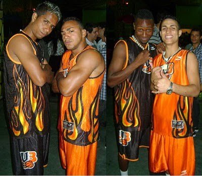 O bonde é formado por 4 entregantes : Felipe, Dg, Cadu e Bruninho.. Cantando e Dançando o melhor do funk , e bombando as casas de shows do Rio de Janeiro.