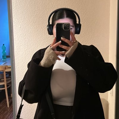 helinsamaa's profile picture. depressed bitch