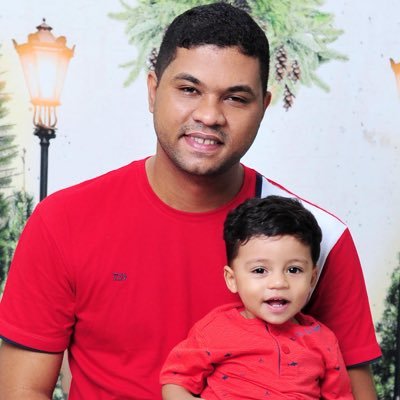 Cristão, menino do TI, que se acha o designer e é especializado em Marketing Digital. Gosta de finanças, é Palmeirense e Negro com orgulho!
