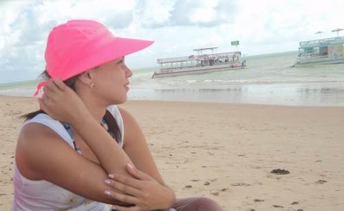 Estudante de Publicidade e Propaganda; trabalha na Control Construções e é Filha de Papai do Céu