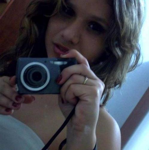 ninagiusti's profile picture. “Gosto daquilo que me desafia. O fácil nunca me interessou, já o obviamente impossível sempre me atraiu.. e muito.”