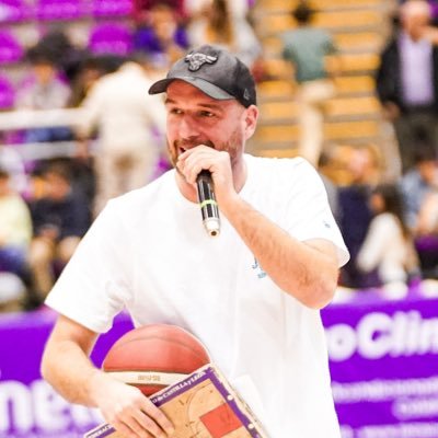 Coordinador de minibasket en La Salle, Speaker Del Real Valladolid Baloncesto . Amante de la música. Desing & Lettering instagram - eduartblack