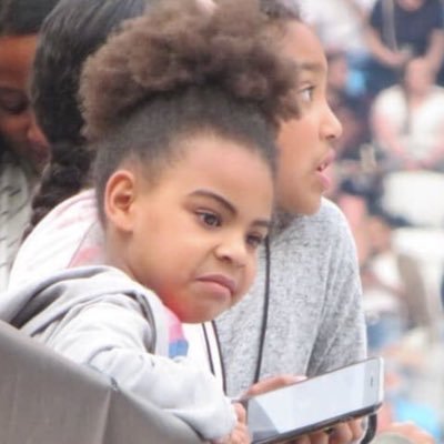 truebluepetunia's profile picture. WATER.||✍️||👻📝||🧐||💧||