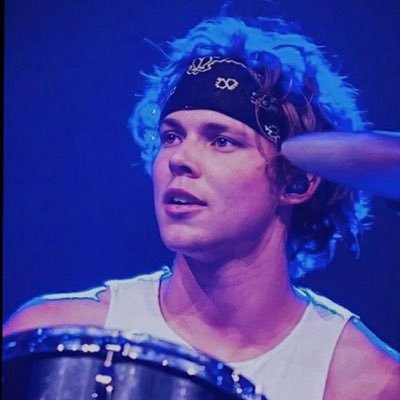 ⠀⠀ ⠀⠀⠀ *•. ashton irwin lovebot .•* ⠀⠀ ⠀⠀⠀ ⠀⠀ ⠀ ⠀⠀ ⠀⠀ ⠀⠀louis: think positive and worry less :)