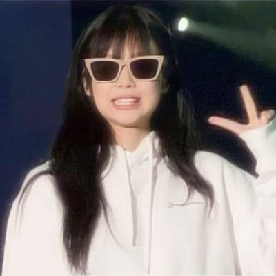 itme_adrienne's profile picture. 