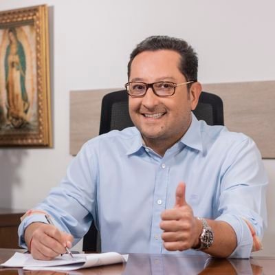 CarlosHernanRN's profile picture. Abogado. Esposo. Papá de Sofía y Simón.
Convencido de que servir transforma vidas.
Siempre dispuesto a escuchar y actuar.