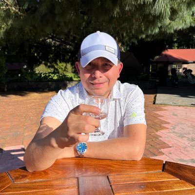 Ingeniero de profesion, puma desde la cuna y prominente empresario, ayaja!!