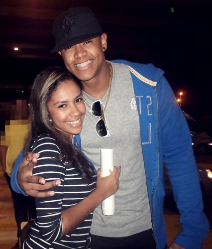 Vitória-Pe / Louca, apaixonada, enfim FÃ de @OLeoSantana / Presidente do @Fc_EumaDelicia / Falem de mim mas ñ toque no nome da minha @BandaParangole ♥