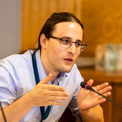 Idiot online. I mainly tweet about international news. Fondateur de l'Association pour le renforcement des capacités d'État.