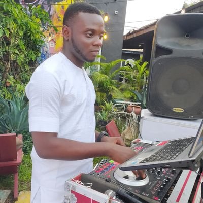 I'm a God fearing ⛪ and optimistic person 💯❤

I'm your d_sired DJ 😎💃(D'Mix Genius)