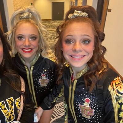 “be magical” 🔮 Wifey 💍 Twin Mom🌟Chloe & Ellie🌟doubled blessed 👼👼. UF Alumni 🧡💙