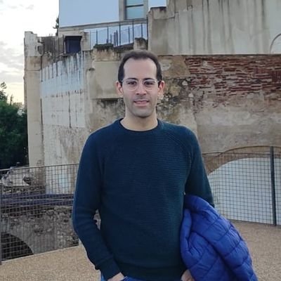 Nací hace 36 años en Villafranca de los Barros. Doctor en Química. Profesor de Química Inorgánica en @usal. Un obrero de la ciencia.