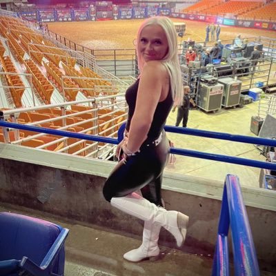 KiahGrant's profile picture. 23 | 5'2 ω мαʝσя αттιтυ∂є | ρяιи¢єѕѕ 👸🏼