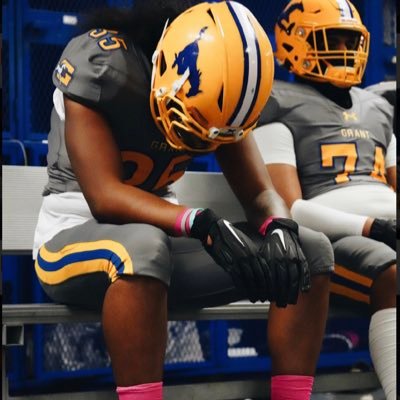 6’4 class of 2024 | 245 pound defensive end | Grant Union High school.