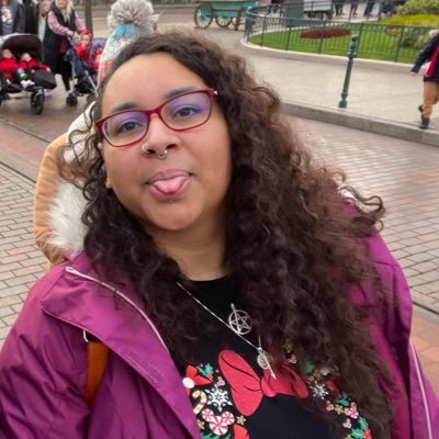 fairyscience's profile picture. 30 ✨ she/her ✨ vegan ✨ spoonie 💖💜💙 lover of all things spooky and cute 🦇🌸