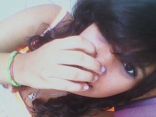 oooi amor, me segue? Sou feia mas sou fofa e legal *-* Sigo TODOS de volta! veeeemk ;9